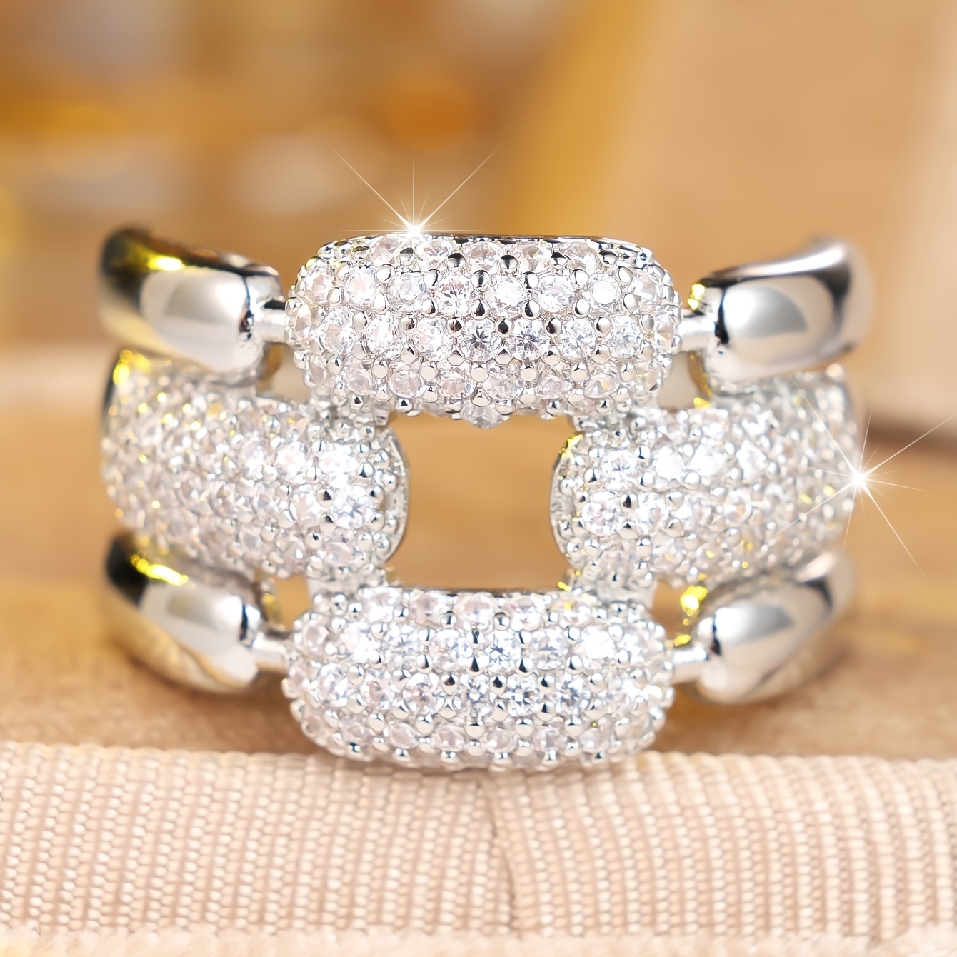 Women's Simple Elegant White Synthetic Zirconia Inlaid Ring